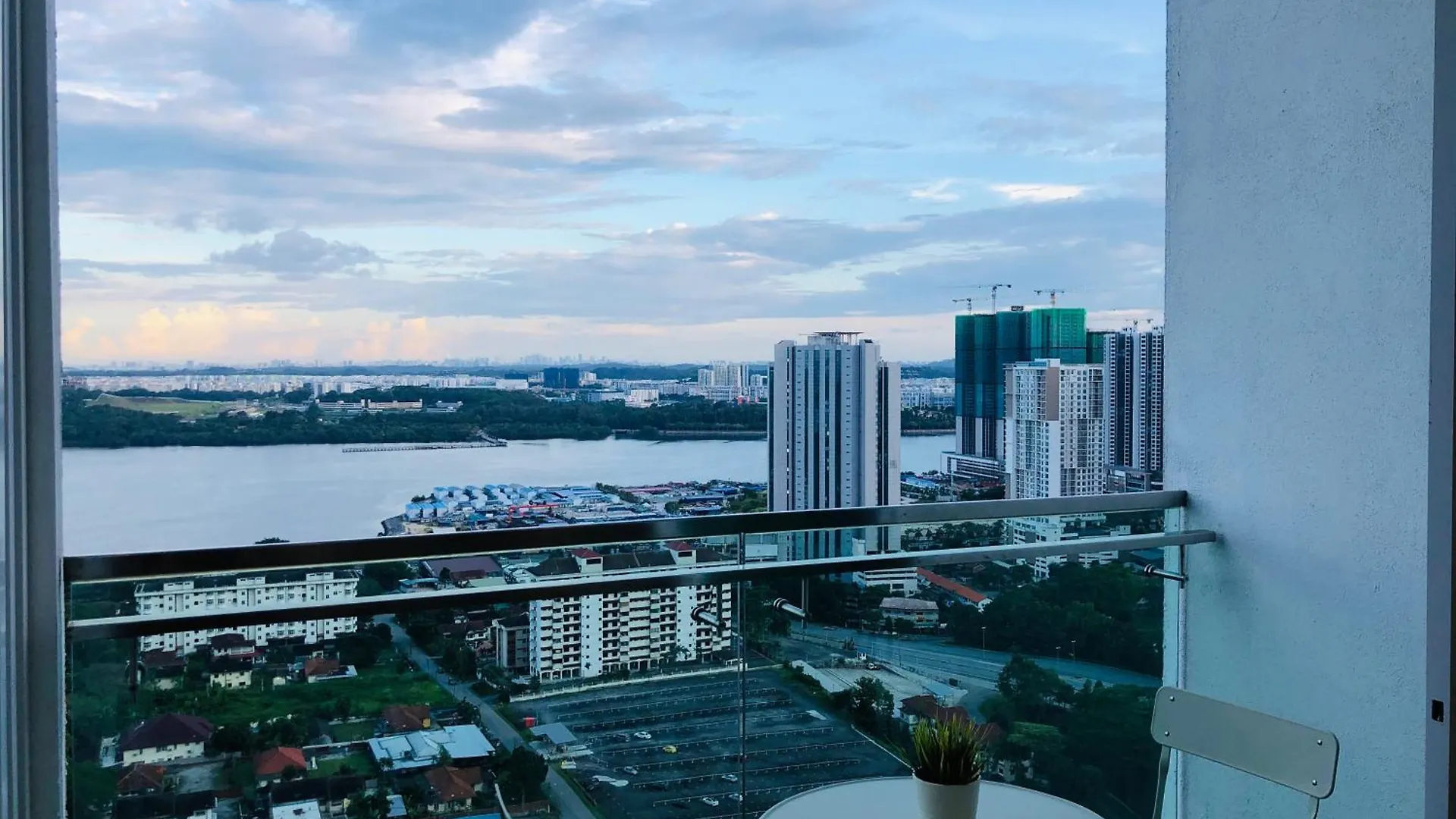 Apartment Paragon Suite Homestay By Antlerzone Johor Bahru