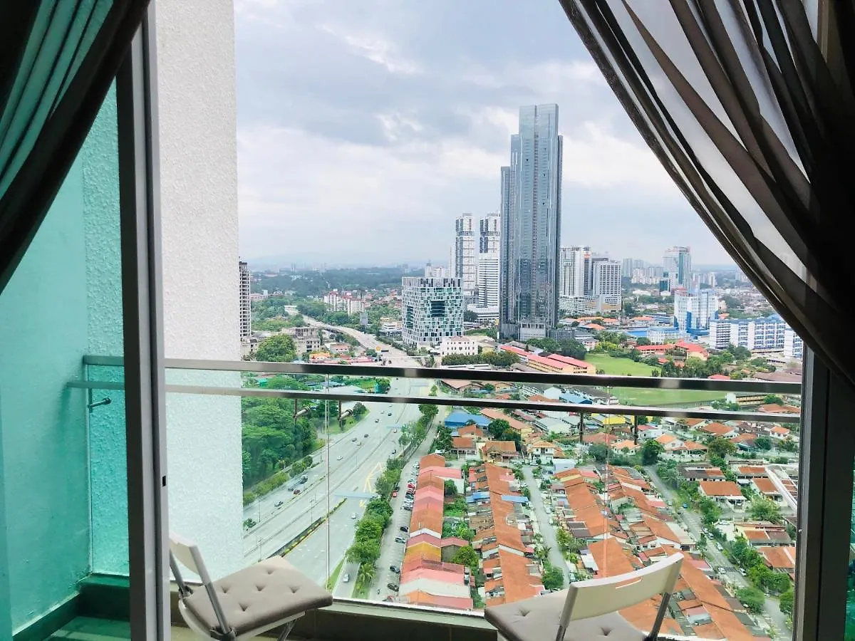 Paragon Suite Homestay By Antlerzone Johor Bahru 0*,